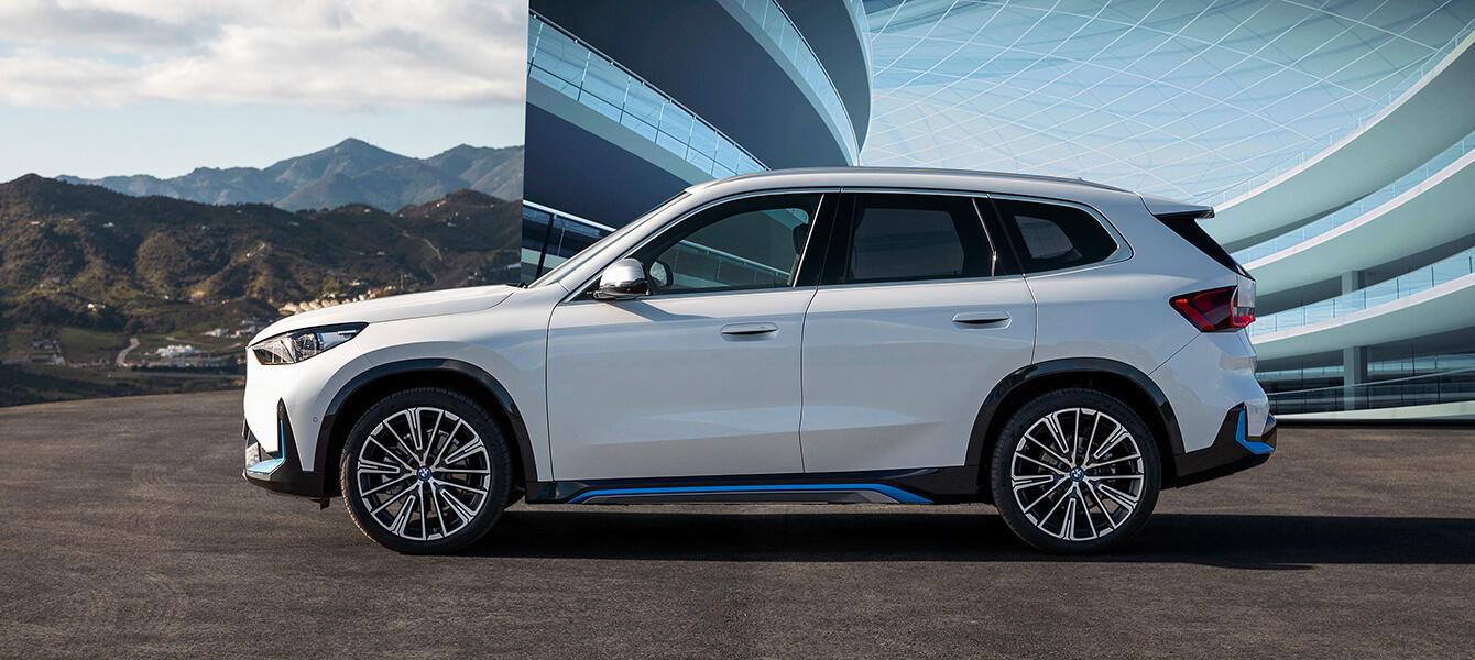 https://www.autohaus-kuehnert.de/wp-content/uploads/2023/01/BMW-iX1-Profil_660x297-compress.jpg