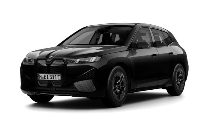 Frontansicht des vollelektrischen BMW iX xDrive40 in Schwarz – futuristisches Elektro-SUV mit markanter Doppelniere.