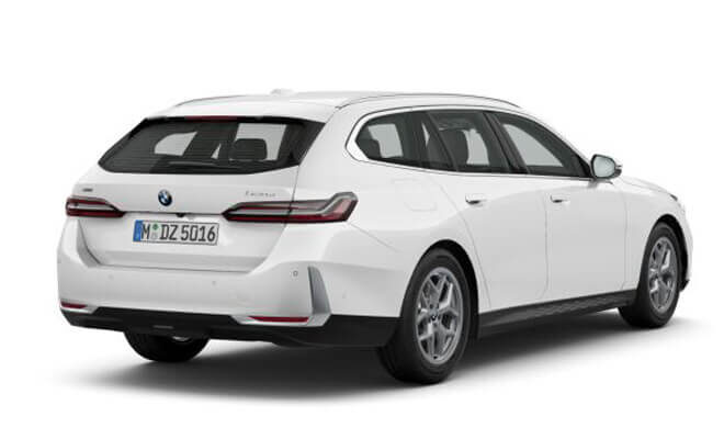 BMW 5er Touring in Weiß Heckansicht vor neutralem Hintergrund bei Autohaus Kühnert