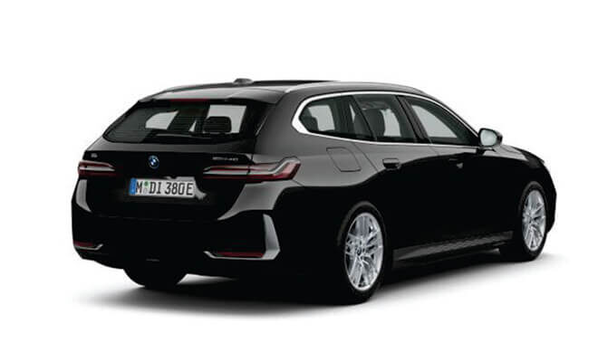 BMW i5 Touring in Schwarz – Heckansicht des vollelektrischen Premium-Kombis bei Autohaus Kühnert
