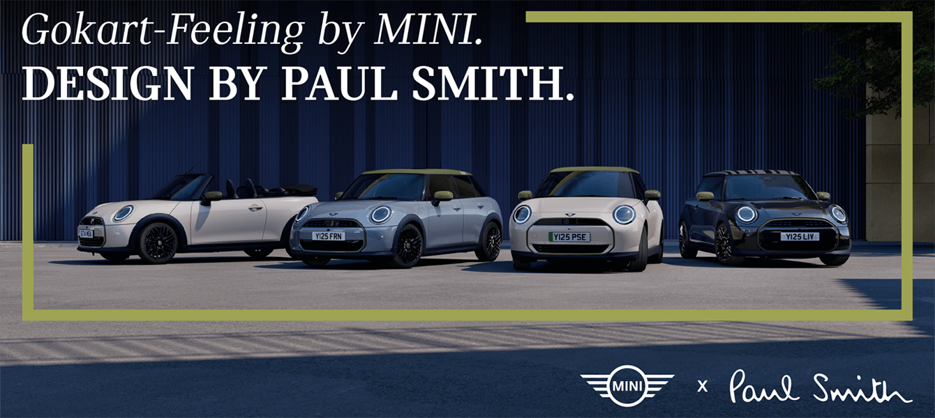 Vier MINI Modelle der MINI Paul Smith Edition vor moderner Kulisse – Design-Kampagne von MINI und Paul Smith.